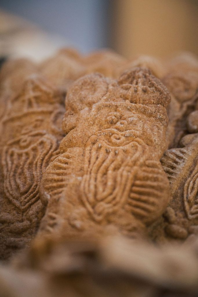 Spéculoos artisanaux en gros plan, Croquez Nature Ath